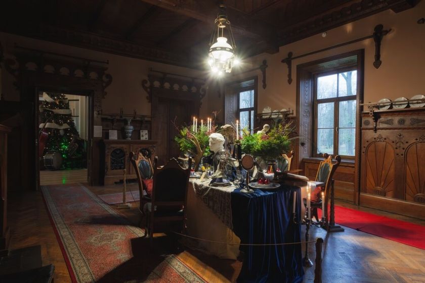 Kalėdinė Rokiškio dvaro magija: nuo senovinio automobilio iki šedevrų iš Vatikano