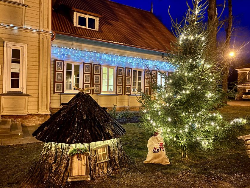 Kalėdinė Rokiškio dvaro magija: nuo senovinio automobilio iki šedevrų iš Vatikano