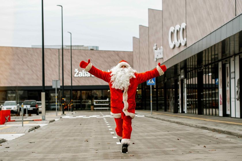 Savaitgalį ir pirmadienį „TOWER“ Kalėdų Senelis vaikus džiugins šimtais dovanėlių