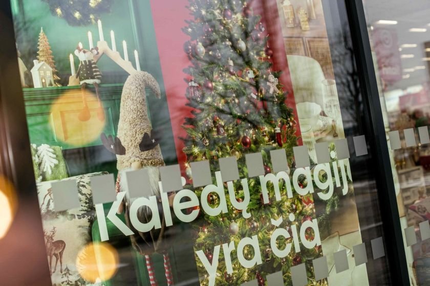 Savaitgalį ir pirmadienį „TOWER“ Kalėdų Senelis vaikus džiugins šimtais dovanėlių