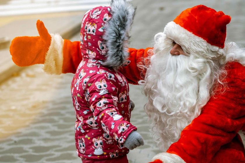 Savaitgalį ir pirmadienį „TOWER“ Kalėdų Senelis vaikus džiugins šimtais dovanėlių