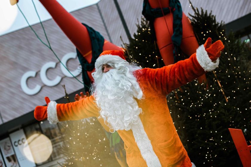 Savaitgalį ir pirmadienį „TOWER“ Kalėdų Senelis vaikus džiugins šimtais dovanėlių