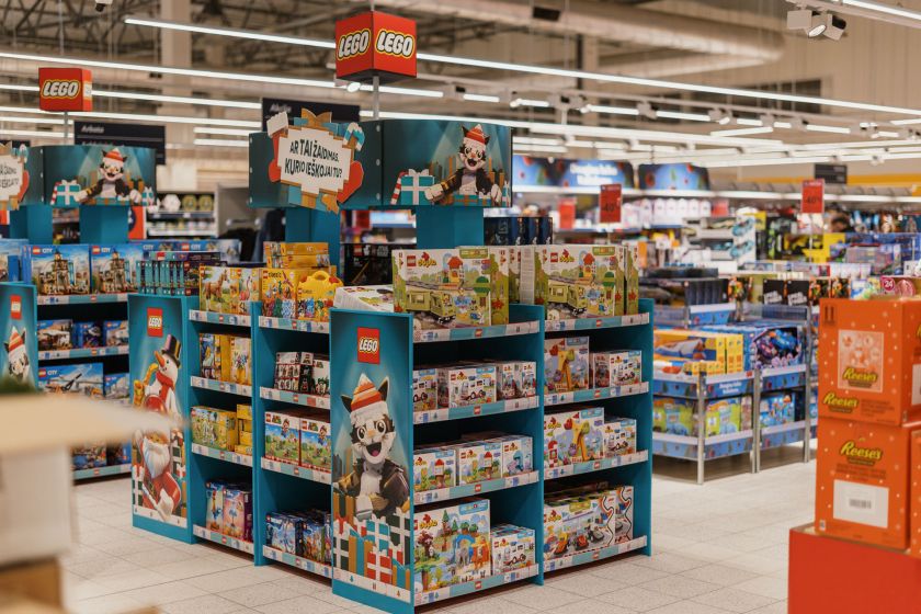 Poreikis žaisti nedingsta ir suaugus: psichoterapeutė paaiškino, kodėl žaidžiame ir 5-erių, ir 50-ies